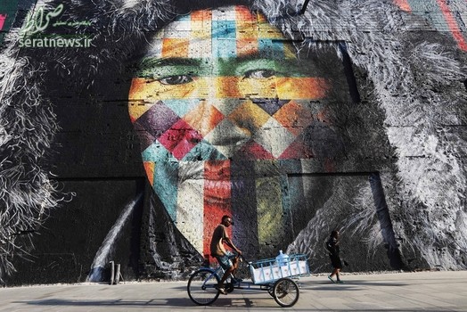 عبور از کنار یک نقاشی خیابانی در  ریودوژانیرو