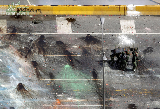 وضعیت یک خیابان در کاراکاس پس از درگیری بین نیروهای پلیس و معترضان