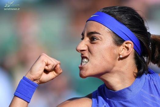 واکنش کارولین گارسیا تنیسور فرانسوی پس از پیروزی مقابل آلیز کورنت هموطن خود در طول رقابتهای تنیس آزاد فرانسه