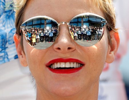 شارلین، شاهدخت موناکو همسر آلبرت شاهزاده موناکو در مقابل عکاسان و اهالی رسانه