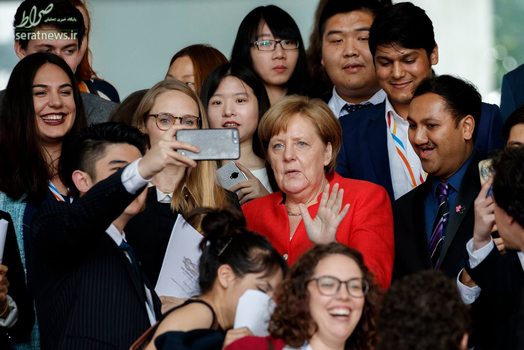 عکس سلفی با آنگلا مرکل صدراعظم آلمان در انجمن گفتگوی جوانان - برلین، آلمان