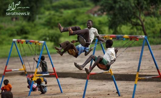 تاب بازی کودکان آواره سودان جنوبی در یک مهد کودک