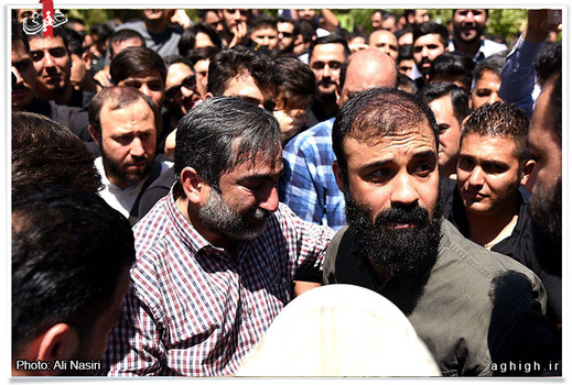 حاج جواد حیدری و حاج عبدالرضا هلالی در مراسم تشییع پیکر کربلایی عباس شاهی 