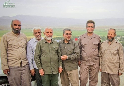 شهید حاج رضا فرزانه در کنار شهید همدانی و گلعلی بابایی نویسنده کتاب های دفاع مقدس