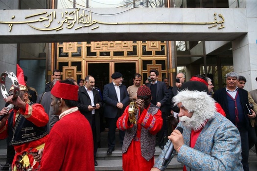 تصاویر | مراسم نوروزخوانی مقابل شورای شهر تهران