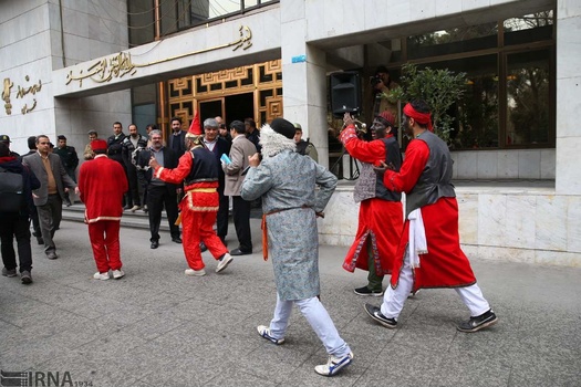 تصاویر | مراسم نوروزخوانی مقابل شورای شهر تهران