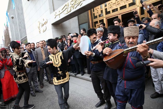 تصاویر | مراسم نوروزخوانی مقابل شورای شهر تهران