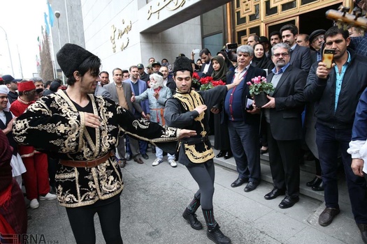 تصاویر | مراسم نوروزخوانی مقابل شورای شهر تهران