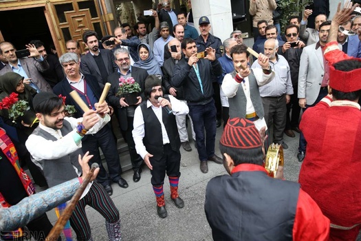 تصاویر | مراسم نوروزخوانی مقابل شورای شهر تهران