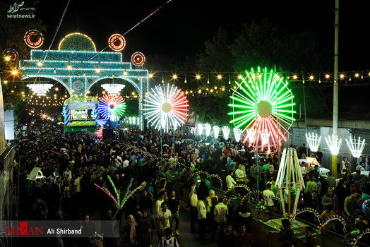 خیابان های تهران در شب میلاد امام زمان‌(عج)