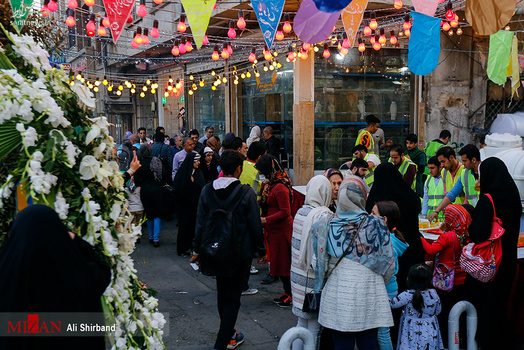 خیابان های تهران در شب میلاد امام زمان‌(عج)