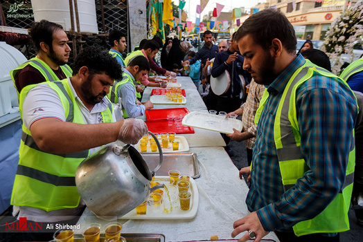 خیابان های تهران در شب میلاد امام زمان‌(عج)