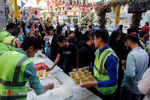خیابان های تهران در شب میلاد امام زمان‌(عج)
