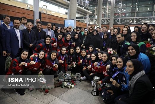 بازگشت دختران فوتسالیست ایران به کشور