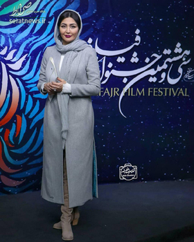 از اونجایی که طوسی رنگی خنثیست با هر رنگی میتونه ست بشه و جلوهی خوبی داشته باشه. مثلا مریم معصومی ترکیب خنثی طوسی رو با چکمههای کرم تا حدودی از یکنواختی درآورده.
