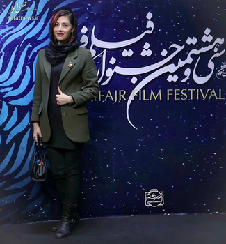 استایل سوگل قلاتیان زیبا و رسمیه، فقط کاش قدِ زیرمانتویی بلندتر از کت نبود!