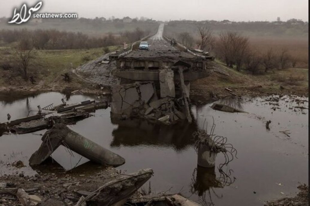 تخریب یک پل در اثر جنگ در شهر خرسون اوکراین/ EPA 