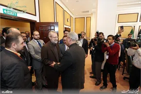 عکس/ دست خط لاریجانی روی یک خودرو