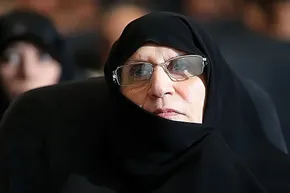 عکس/ عیادت دختر امام(ره) از رهبر انقلاب