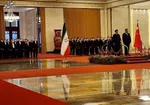 فیلم / رژه سربازان چینی در مراسم استقبال از رئیس‌ جمهور ایران