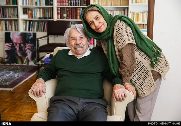 (بالا) پرویز پرستویی در منزل داوود رشیدی