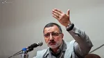 حرف‌های شما مثل لالایی خواندن برای کودک گرسنه‌ای است که نمی‌تواند بخوابد