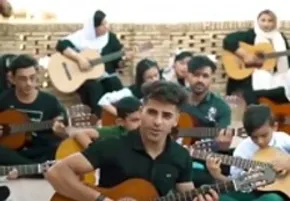 فیلم | شوخی منشوری پیمان یوسفی در برنامه زنده تلوزیون!