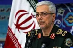 عکس | شهید باقری در دوران خبرنگاری در حال گرفتن مصاحبه