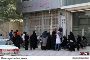 تصاویر/صف بنزین همراه باقلیان وتخته نرد