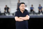 قلعه‌نویی خواستار لغو دیدار‌های استقلال و تراکتور