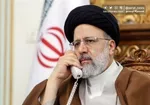عکس / تعارف مُهر به ابراهیم رئیسی در نماز جمعه