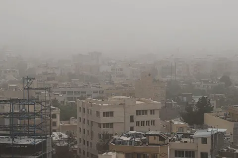 وزش باد همراه با خیزش خاک در تهران