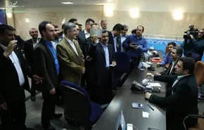 تصاویر/ احمدی نژاد در مراسم تشییع برادرش