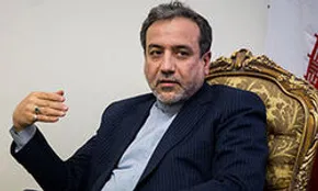 تصاویر بدون لبخند از عراقچی در قاهره