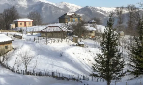 تصاویر / طبیعت برفی روستای «زندانه»