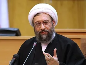 فیلم/ ابراز خوشحالی خبرنگار لبنانی پس از دریافت چفیۀ رهبر انقلاب در حسینیۀ امام خمینی(ره)