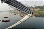 عکس / مراسم آیینی هندوها در معبدی در شهر داکا بنگلادش