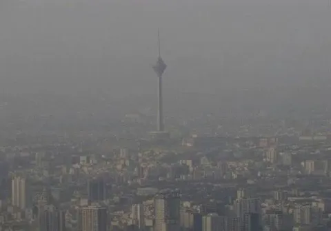 هواشناسی ایران امروز ۲۳ آبان ۱۴۰۴؛ تداوم آلودگی هوا در مناطق پرجمعیت
