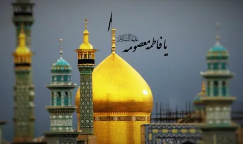 فیلم | تعویض پرچم گنبد حرم حضرت معصومه(س)