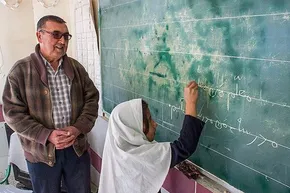 فیلم| حساب معلمان بازنشسته شارژ شد
