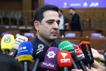 عکس| بوسیدن دست صابر کاظمی توسط پدرش در ICU بیمارستان