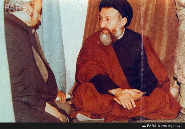 5. حبیب‌الله عسگر اولادی در کنار شهید آیت‌الله‌سید محمد بهشتی -1358