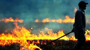 فیلم/ آتش‌سوزی در هتل در حال ساخت مشهد