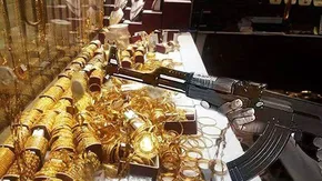 تصاویر| بازسازی صحنه سرقت مسلحانه از یک طلافروشی