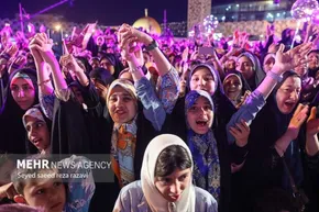 تصاویر| گل آرایی سقاخانه و پنجره فولاد حرم رضوی به مناسبت دهه کرامت