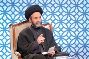 عکس/ قالی باف در حال آبکش‌کردن برنج