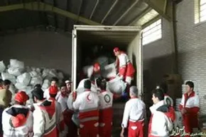 فیلم | گرفتار شدن ۴ نفر در سیلاب / امدادگران هلال احمر به داد آن‌ها رسیدند