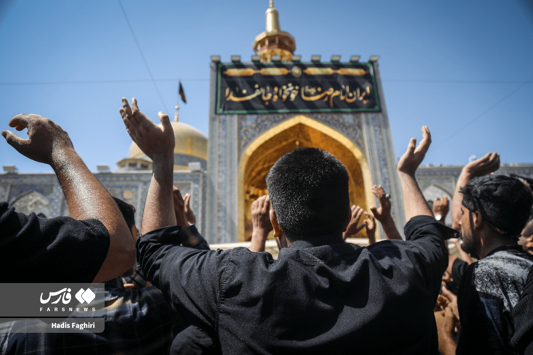 تصاویر| عزاداری سالروز شهادت امام رضا(ع) در حرم رضوی تصاویر| عزاداری سالروز شهادت امام رضا(ع) در حرم رضوی