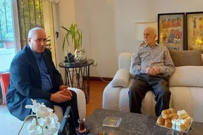 تصاویر/عيادت احمدی‌نژاد ازبازیگرسرطانی