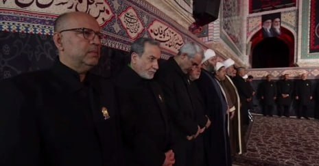 حضور قالی باف بدون حاشیه در حرم امام رضا(ع)+ عکس
